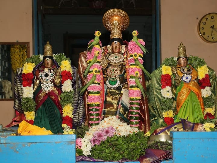 Vaikunta Ekadasi 2023 : தஞ்சை நாலுகால் மண்டபம் பிரசன்ன வெங்கடேச பெருமாள் கோயில் உட்பட மாவட்டத்தில் உள்ள பெருமாள் கோயில்களில் இன்று வைகுண்ட ஏகாதசி விழாவை ஒட்டி சொர்க்கவாசல் திறப்பு நிகழ்ச்சி நடந்தது.