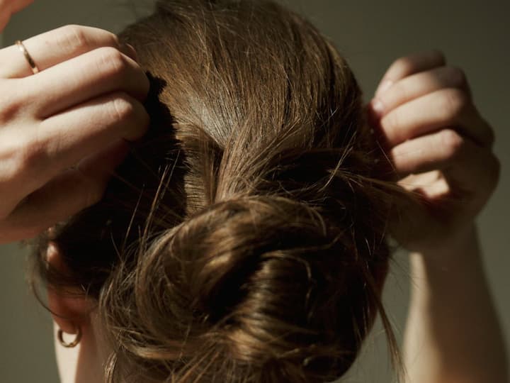 Hair Care :अनेकदा आपले केस कोरडे होतात तर त्यासाठी पुढील उपाय तुम्ही केल्यास तुम्हाला फायद्याचे ठरेल.