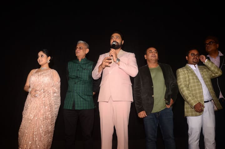 কয়েকটা দিন পেরলেই দেবের জন্মদিন। প্রত্যেক বছরই জন্মদিনের আগে ছবি মুক্তির ব্যস্ততায় কাটে দেবের।