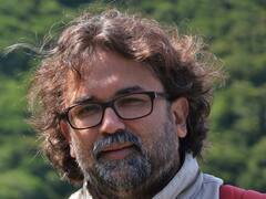 IIT Kanpur में Prof. Sameer Khandekar दे रहे थे मंच पर लेक्चर, तभी पड़ा दिल का दौरा,  हुआ निधन