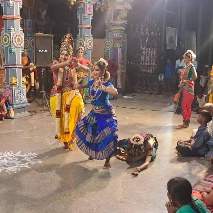 வைகுண்ட ஏகாதசியை முன்னிட்டு சிறப்பு நிகழ்ச்சிகளும் வடுவூர் கோதண்டராமசுவாமி கோயிலில் நடந்தது.