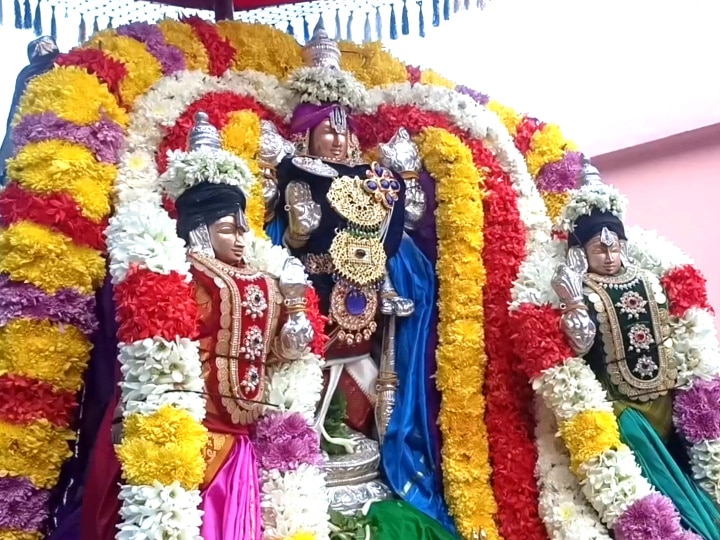 Vaikunda Ekadasi: மயிலாடுதுறையில் 55 ஆண்டுக்கு பிறகு சொர்க்கவாசல் திறப்பு;  ஸ்ரீ லட்சுமி நாராயண பெருமாள் கோயிலில் குவிந்த பக்தர்கள்