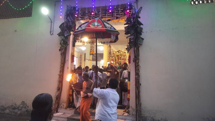 மார்கழி மாதத்தில் வரும் வளர்பிறை 11-வது நாள் வைகுண்ட ஏகாதசி என கொண்டாடப்படுகிறது. அன்றைய தினம் பெருமாள் கோவில்களில் சொர்க்கவாசல் திறக்கும் நிகழ்ச்சி நடைபெறுகிறது.