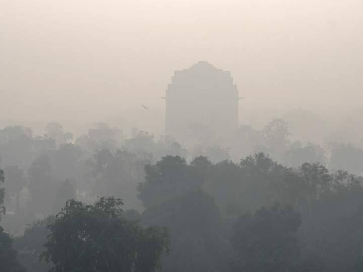 Delhi Pollution Group 3 restrictions re-imposed in Delhi defense projects including basic services out of ban ann Delhi Pollution: दिल्ली में फिर लागू हुई ग्रेप 3 की पाबंदियां, बुनियादी सेवाओं सहित डिफेंस से जुड़ी परियोजनाएं बैन से बाहर 