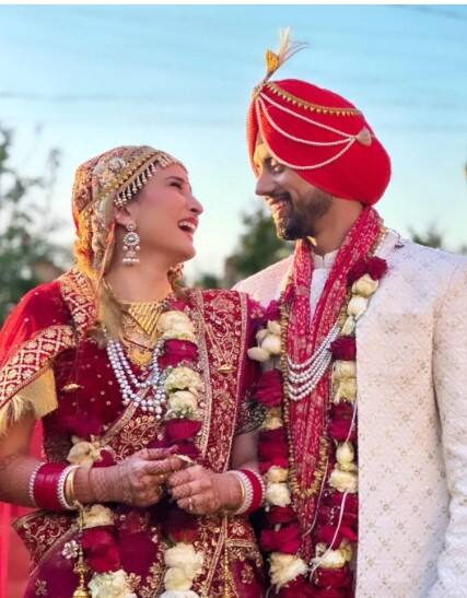 ਟੀਵੀ ਅਦਾਕਾਰਾ ਸ਼ੀਨ ਦਾਸ ਵੀ ਇਸ ਸਾਲ ਦੁਲਹਨ ਬਣੀ। ਉਸ ਨੇ ਆਪਣੇ ਬੁਆਏਫਰੈਂਡ ਰੋਹਨ ਰਾਏ ਨਾਲ ਸੱਤ ਫੇਰੇ ਲਏ। ਅਭਿਨੇਤਰੀ ਦਾ ਇੱਕ ਕਸ਼ਮੀਰੀ ਵਿਆਹ ਸੀ, ਜਿਸ ਵਿੱਚ ਉਸਨੇ ਇੱਕ ਕਸ਼ਮੀਰੀ ਦੁਲਹਨ ਦੀ ਤਰ੍ਹਾਂ ਸਜਾਇਆ ਹੋਇਆ ਸੀ। ਇਸ ਖਾਸ ਦਿਨ 'ਤੇ ਸ਼ੀਨ ਨੇ ਲਾਲ ਰੰਗ ਦੀ ਸਾੜ੍ਹੀ ਪਹਿਨੀ ਸੀ, ਜਿਸ 'ਚ ਉਹ ਬੇਹੱਦ ਖੂਬਸੂਰਤ ਅਤੇ ਵੱਖਰੀ ਲੱਗ ਰਹੀ ਸੀ।