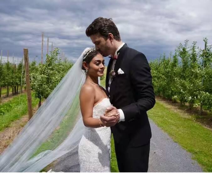 ਬਿੱਗ ਬੌਸ 16 ਵਿੱਚ ਨਜ਼ਰ ਆ ਚੁੱਕੀ ਸ਼੍ਰੀਜੀਤਾ ਡੇ ਨੇ ਵੀ ਇਸ ਸਾਲ ਵਿਆਹ ਕਰਵਾ ਲਿਆ ਹੈ। ਅਭਿਨੇਤਰੀ ਦਾ ਇੱਕ ਚਰਚ ਵਿੱਚ ਵਿਆਹ ਸੀ, ਇਸ ਦੌਰਾਨ ਉਹ ਸਫੇਦ ਗਾਊਨ 'ਚ ਦੁਲਹਨ ਦੀ ਤਰ੍ਹਾਂ ਬੇਹੱਦ ਖੂਬਸੂਰਤ ਲੱਗ ਰਹੀ ਸੀ।