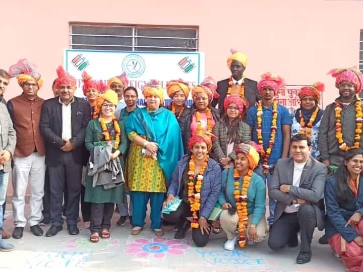 India Election Model Study 15 member foreign team reached Bharatpur Rajasthan Election ann Rajasthan News: भारत के चुनावी मॉडल का अध्ययन करने भरतपुर पहुंचा विदेशी दल, तारीफ में कही ये बड़ी बात