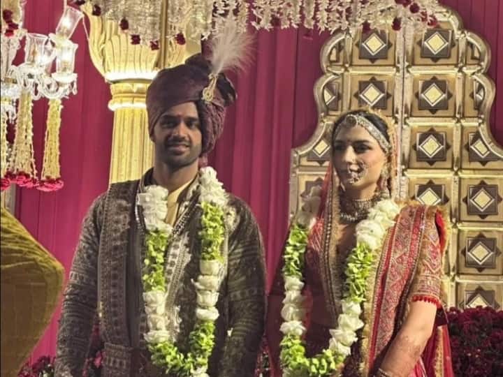 MLA and IAS Wedding: हरियाणा के हिसार जिले से आदमपुर विधानसभा सीट से बीजेपी विधायक भव्य बिश्नोई और राजस्थान की आईएएस परी बिश्नोई 22 दिसंबर को उदयपुर में शादी के बंधन में बंधे.