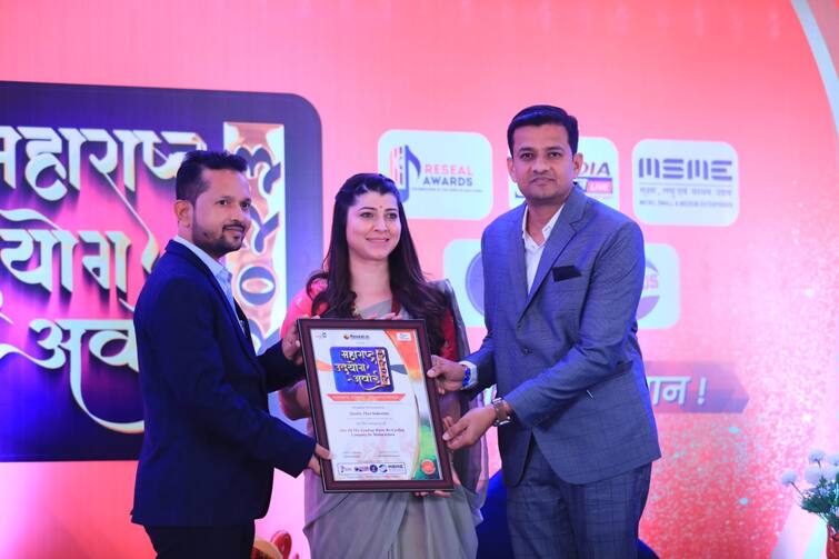 Quality Plastic Industries in Palghar has received this year s Maharashtra Udyog Award marathi news  मराठी पाऊल पडते पुढे! शेतकऱ्याचा मुलगा ठरला महाराष्ट्र उद्योग पुरस्काराचा मानकरी