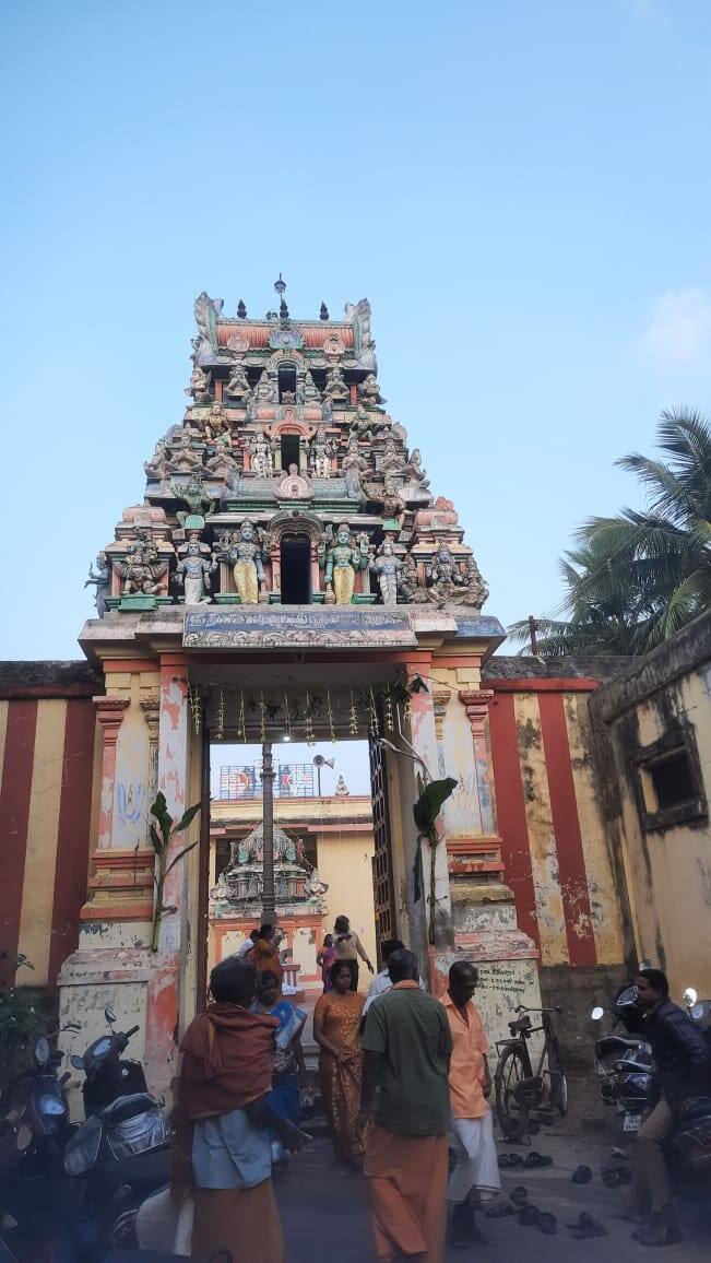 தஞ்சை நாலுகால் மண்டபம் பிரசன்ன வெங்கடேச பெருமாள் கோயில் கோபுரம்தான் இது..