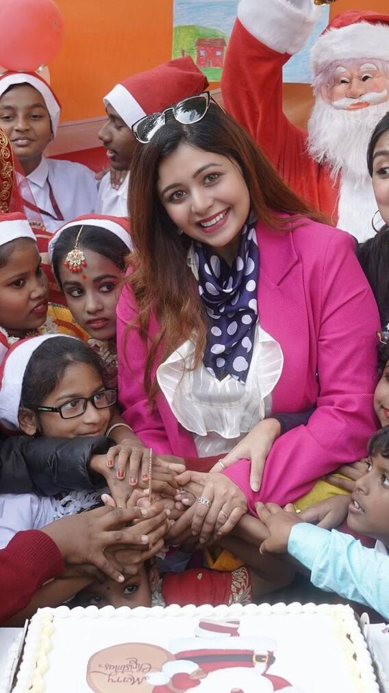 ঋতাভরী যখন নিজেই সান্তাক্লজ