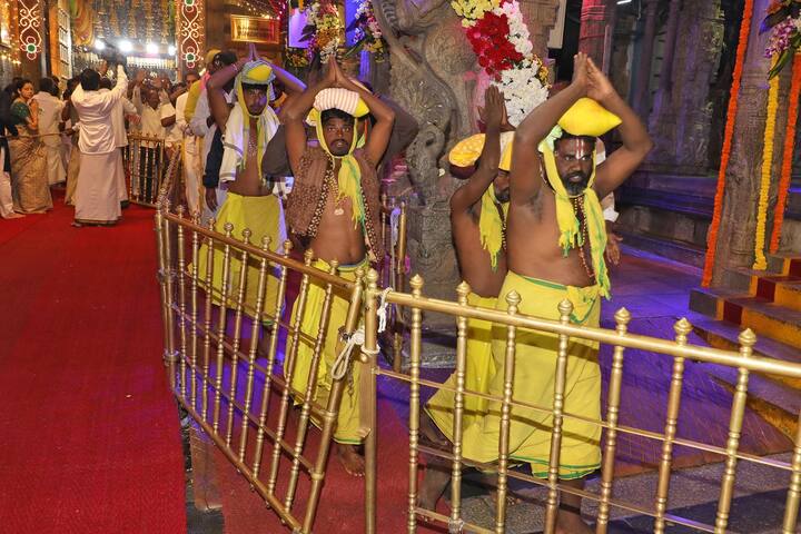 గోవిందా గోవిందా అంటూ ఉత్తర ద్వార దర్శనం