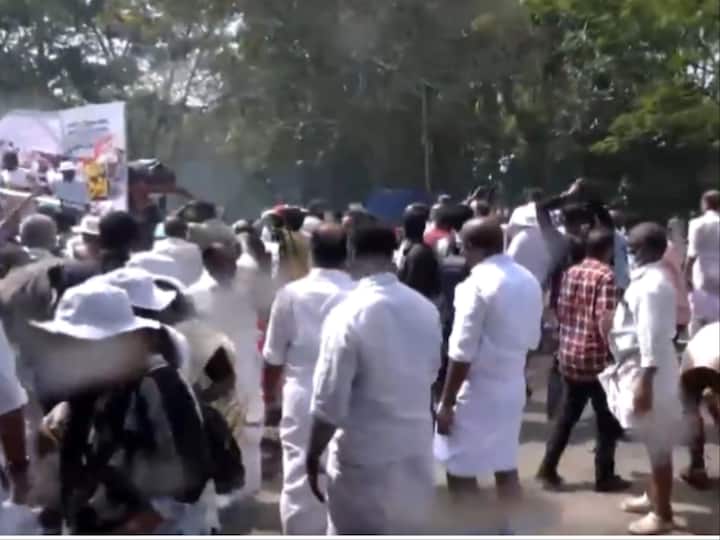 Kerala Congress Nava Kerala Sadas Cong Workers Met With Water Canons & Tear Gas During March To DGP Office. Here's What's Happening Kerala Congress Workers Met With Water Canons & Tear Gas During March To DGP Office. Here's What's Happening