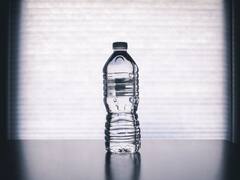 Plastic Bottle Harm: प्लास्टिकच्या बाटलीतून पाणी पिताय? जाणून घ्या 'ही' महत्वाची गोष्ट, आरोग्यास होऊ शकते अशा प्रकारे नुकसान