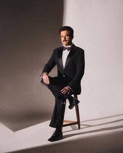 कभी परिवार संग गैराज में रहता था ये एक्टर, फिर बॉलीवुड से लेकर हॉलीवुड तक में बिखेरा एक्टिंग का जलवा, आज है करोड़ों का मालिक