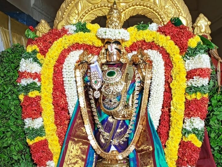 கரூர் ரெங்கநாத சுவாமி கோயிலில் சொர்க்க வாசல் திறப்பு; பக்தர்கள் நீண்ட வரிசையில் நின்று சாமி தரிசனம்