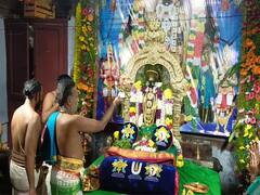 தேனி ஸ்ரீ வரதராஜ பெருமாள் திருக்கோயில் சொர்க்க வாசல் திறப்பு.. கோசங்கள் முழங்க பக்தர்கள் வழிபாடு!