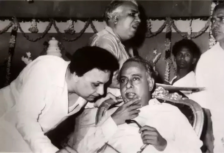 MGR Death Anniversary: நடிகர் - முதலமைச்சர்.. தமிழ்நாட்டு மக்களின் இதயக்கனி.. எம்.ஜி.ஆரின் நினைவுநாள்!