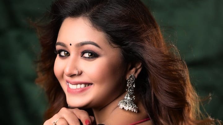 Ritabhari Chakraborty: ঋতাভরী ও তাঁর মা শতরূপা সান্যাল দায়িত্ব নিয়ে বিশেষভাবে সক্ষম শিশুদের জন্য এই স্কুল চালান। এই খবর ঋতাভরীর অনুরাগীরা মোটামোটি সবাই জানেন।