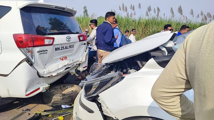 आरोग्य मंत्री तानाजी सावंत यांच्या ताफ्यातील गाडीला अपघात झाला आहे.