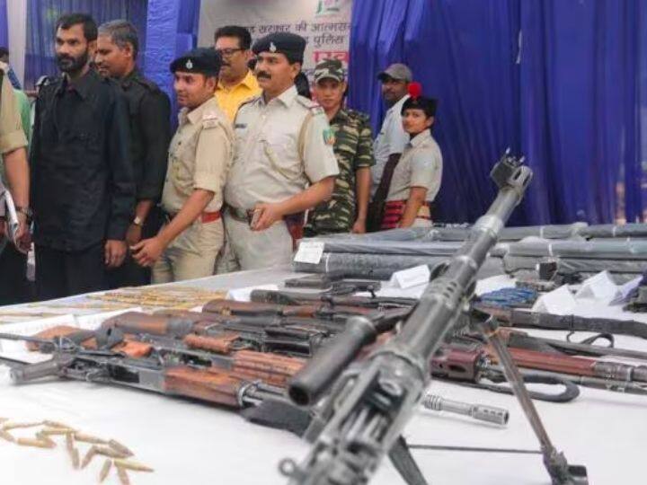 AK-47 का आविष्कार भले ही रुस में हुआ हो लेकिन अब रुस के अलावा और देशों में भी ये बनाई जाती है. रुस के अलावा दुनिया के 30 देशों के पास भी इसे बनाने का लाइसेंस प्राप्त है।जिनमें भारत, चीन, इजराइल और फ्रांस जैसे देश शामिल है.