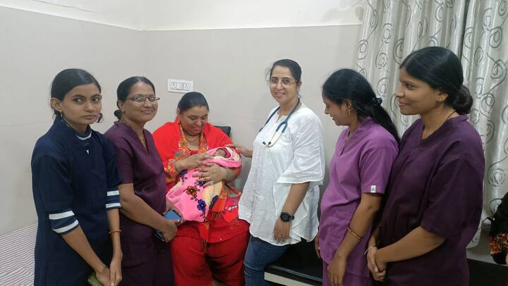 छत्रपती संभाजीनगर शहरातील डॉक्टरांनी तब्बल 160 किलो वजनाच्या महिलेची गुंतागुंतिची प्रसूती  यशस्वी करण्याची किमया केली आहे.