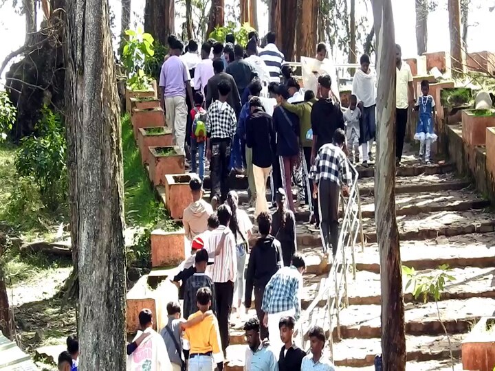 Kodaikanal: தொடர் விடுமுறை... கொடைக்கானலுக்கு படையெடுக்கும் சுற்றுலா பயணிகள்