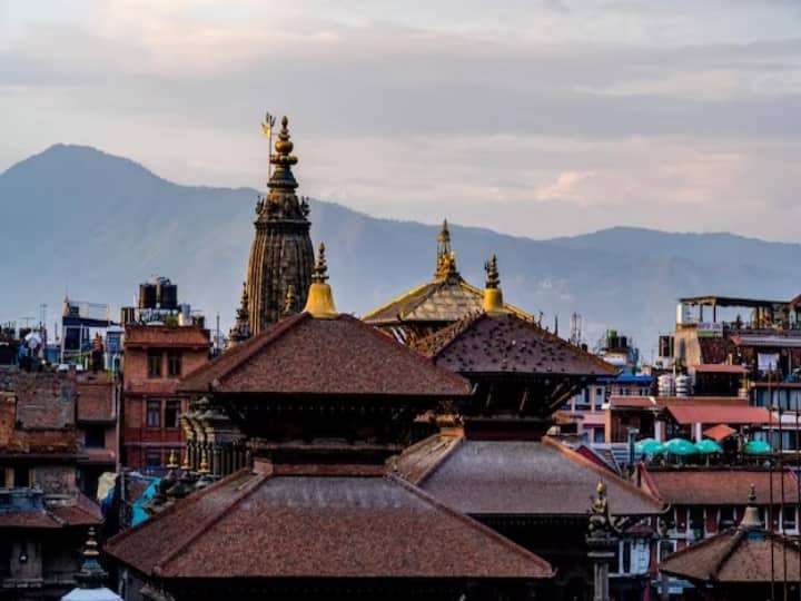 IRCTC Nepal Tour: नेपाल अपनी प्राकृतिक खूबसूरती के लिए जाना जाता है. अगर आप साल 2024 नेपाल घूमने का प्लान बना रहे हैं तो इंडियन रेलवे कैटरिंग एंड टूरिज्म एक सस्ता टूर पैकेज लेकर आया है.