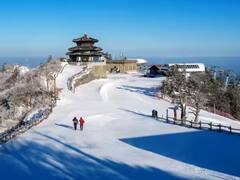 Happy new year 2024: ਨਵੇਂ ਸਾਲ ‘ਤੇ ਲੈਣਾ ਚਾਹੁੰਦੇ ਹੋ ਬਰਫ਼ ਦਾ ਮਜ਼ਾ, ਤਾਂ ਇੱਥੇ ਦੀ ਕਰਾ ਲਓ ਟਿਕਟ