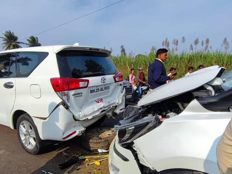 Accident in the convoy of Health Minister Tanaji Sawant in Kolhapur there is no ambulance in the convoy of the Health Minister Tanaji Sawant Car Accident : कोल्हापुरात आरोग्य मंत्री तानाजी सावंतांच्या ताफ्याला अपघात, जोतिबाला जाताना आरोग्य मंत्र्यांच्याच ताफ्यात रुग्णवाहिका नाही!