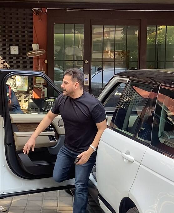 वहीं अर्पिता खान के घर पर सबसे पहले दूल्हे राजा अरबाज खान को स्पॉट किया गया था.
