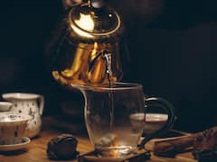 Hot Water : पहाटे रिकाम्या पोटी गरम पाणी पिल्याने पोटाची चरबी कमी होते का? जाणून घ्या!