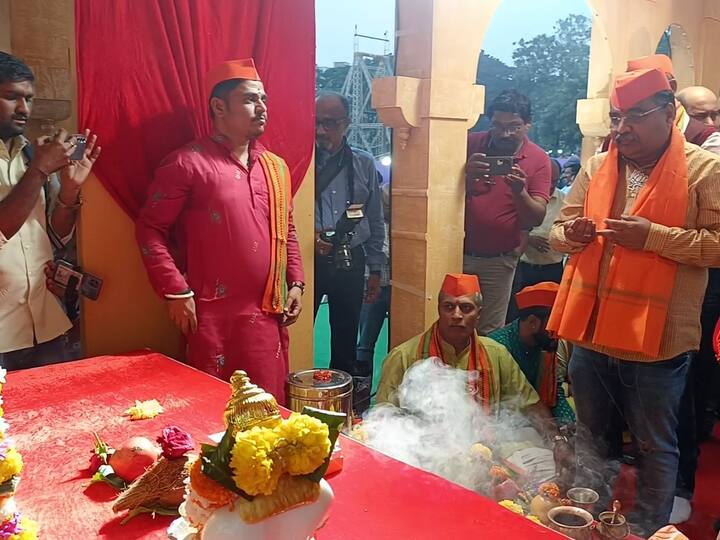 राम मंदिराच्या प्रतिकृतीची डोंबिवलीतील कलाकारांनी महिनाभर झटून उभी केली आहे. 28 जानेवारीपर्यंत हे मंदिर डोंबिवलीकर नागरिकांना पाहता येणार आहे.