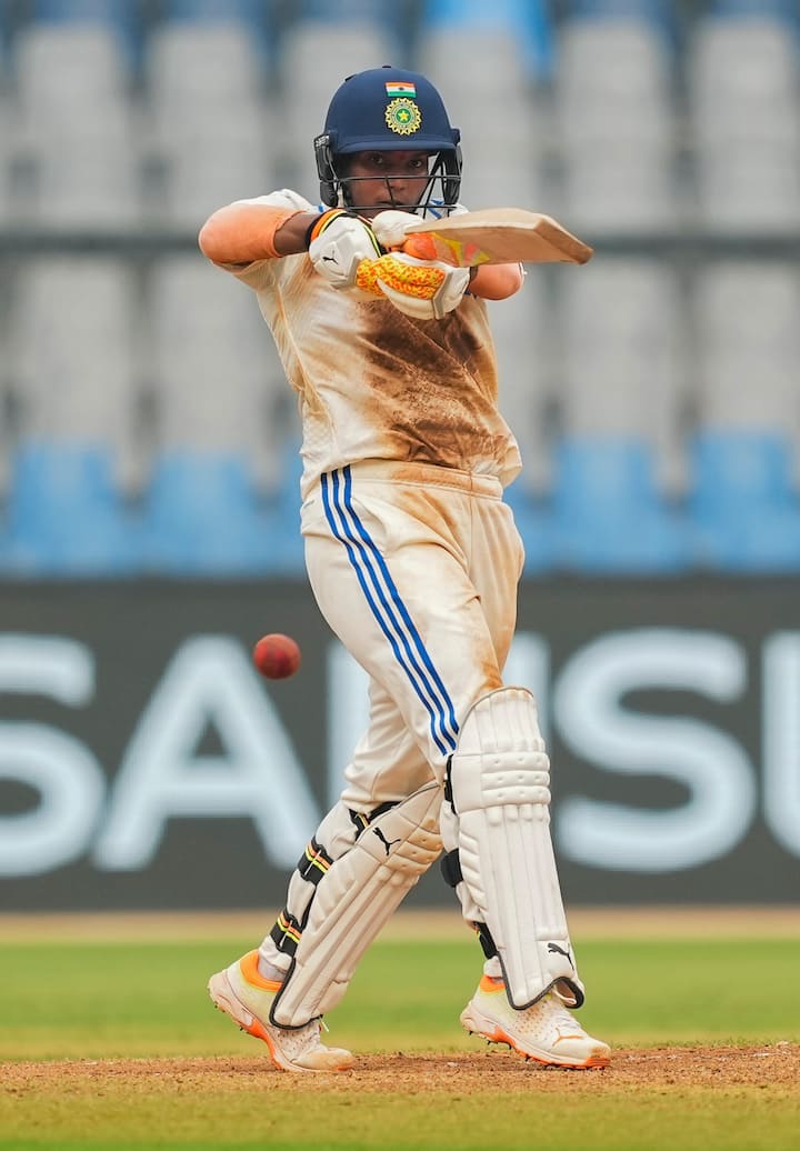 লক্ষ্য ছিল মাত্র ৭৫ রানের। ইতিহাস গড়ার হাতছানি ছিল। খুব বেশিক্ষণ সময় নষ্ট করলেন না ভারতীয় মহিলা ক্রিকেট দলের ব্যাটাররা।