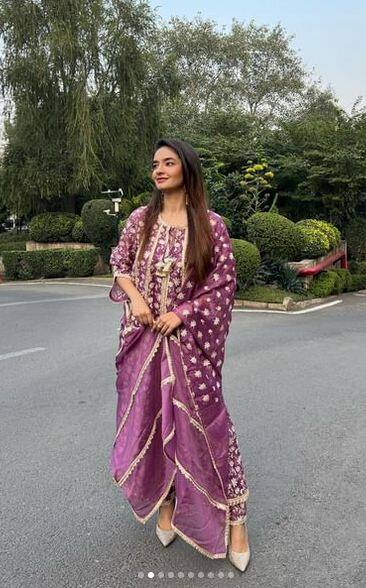 ਹਾਲ ਹੀ 'ਚ ਅਨੁਸ਼ਕਾ ਸੇਨ ਨੇ ਸੋਸ਼ਲ ਮੀਡੀਆ 'ਤੇ ਆਪਣੇ ਤਾਜ਼ਾ ਹੌਟ ਫੋਟੋਸ਼ੂਟ ਦੀਆਂ ਤਸਵੀਰਾਂ ਸ਼ੇਅਰ ਕਰਕੇ ਲੋਕਾਂ ਨੂੰ ਆਪਣੀ ਖੂਬਸੂਰਤੀ ਦਾ ਕਾਇਲ ਕੀਤਾ ਹੈ। ਹਾਲ ਹੀ 'ਚ ਉਸ ਨੇ ਆਪਣੀਆਂ ਕੁਝ ਤਸਵੀਰਾਂ ਅਪਲੋਡ ਕਰਕੇ ਆਪਣੇ ਪ੍ਰਸ਼ੰਸਕਾਂ ਨੂੰ ਦੀਵਾਨਾ ਬਣਾ ਦਿੱਤਾ ਹੈ। ਦੇਖੋ ਅਨੁਸ਼ਕਾ ਸੇਨ ਦਾ ਹੋਸ਼ ਉੱਡਾ ਦੇਣ ਵਾਲਾ ਅੰਦਾਜ਼...