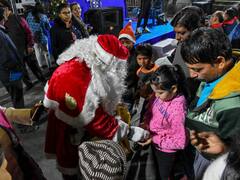 Sparkling Selfies And Festive Feasts: A Glimpse At Christmas Carnival Of Kolkata's Park Street