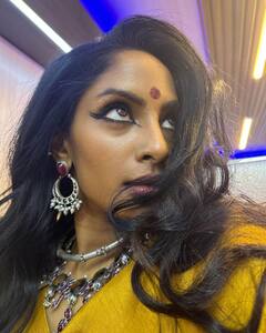 Sriya Reddy : ఈ భామ హీరోయిన్ మెటిరీయలే కానీ.. లేడి విలన్​గా అదరగొట్టేస్తుంది