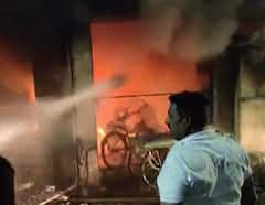 PCMC fire : इमारतीच्या पार्किंगमध्ये पार्क केलेल्या दुचाकी वाहनांना भीषण आग; 20 दुचाकी जळून खाक