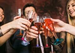 Hangover in party: ਜੇਕਰ ਤੁਹਾਨੂੰ ਵੀ ਪਾਰਟੀ ‘ਚ ਹੈਂਗਓਵਰ ਦਾ ਡਰ, ਤਾਂ ਪੀਓ ਇਹ 4 ਹਲਕੀਆਂ ਕੌਕਟੇਲ