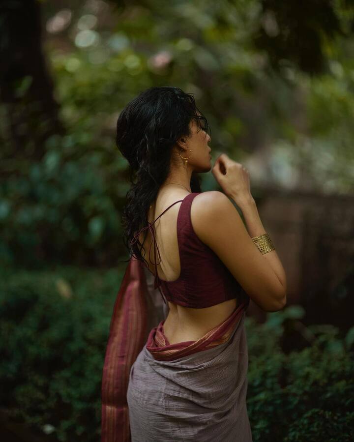 శోభితా ధూళిపాళ తెలుగమ్మాయే అయినా తను తెలుగులో చేసింది రెండు సినిమాలే. అడవి శేషే తనకి రెండు సినిమాల్లో ఆఫర్లు ఇచ్చాడు.