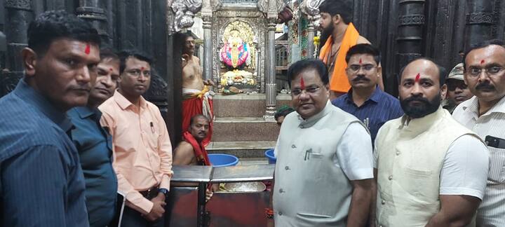 मंत्री तानाजी सावंत यांनी  कोल्हापूर दौऱ्यात दर्शन घेतले.