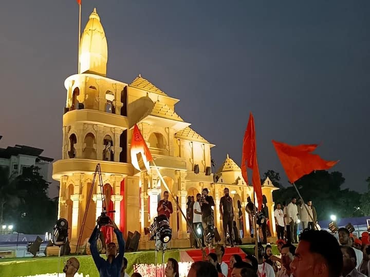 धनजय भोसेकर हे 18 ते 21 जानेवारी दरम्यान 'गीत रामायण' सादर करणार असून हा कार्यक्रम जिमखान्याच्या मैदानावर होणार आहे.