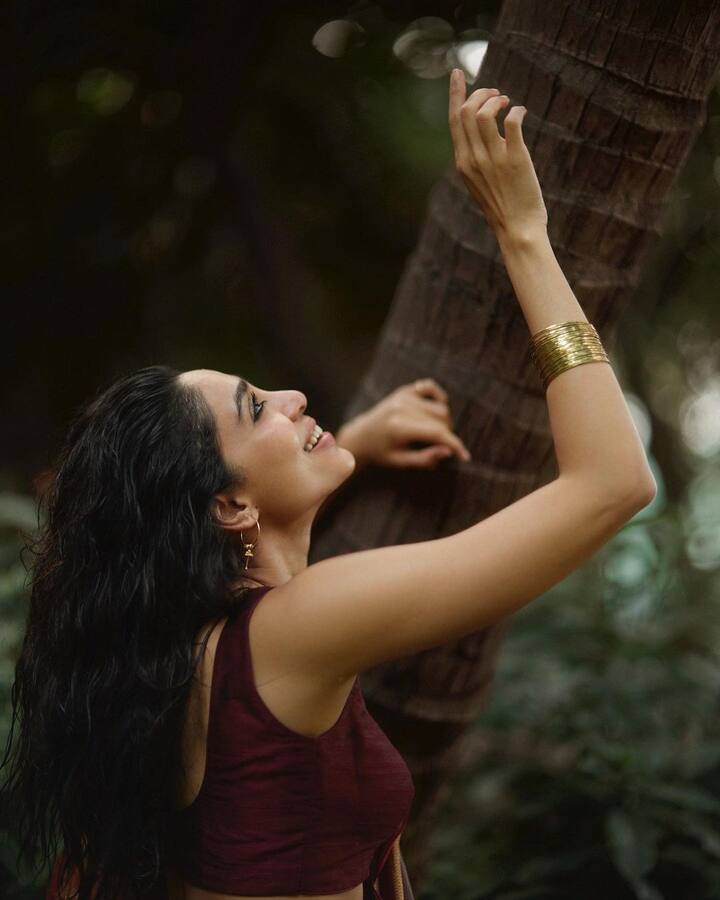 నిజం చెప్పాలంటే ఈ భామ మంచి యాక్టర్నే కానీ.. ఆమెకు అవకాశాలు తెలుగులో ఎక్కువగా రావట్లేదు.