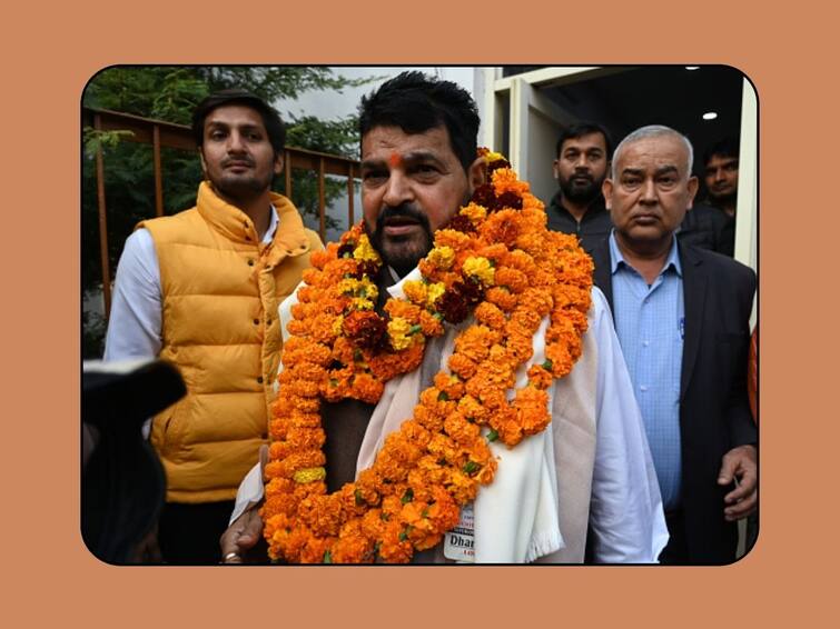 After meeting JP Nadda Brij Bhushan Sharan Singh said that he will stay away from the politics of sport Brij Bhushan Sharan Singh on WFI Suspension : निलंबनाचा दणका बसताच भाजप खासदार बृजभूषण सिंह सपशेल नरमले; जेपी नड्डांच्या भेटीनंतर केली मोठी घोषणा!