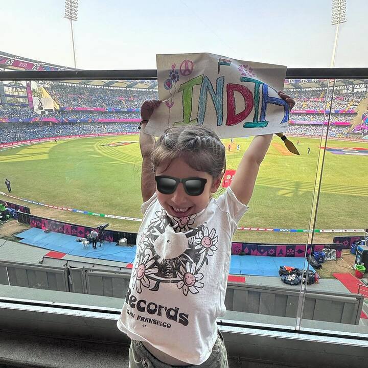 अपनी बेटी का नाम इस स्टार कपल ने इनाया खेमू रखा है. जिसकी तस्वीरें अक्सर सोशल मीडिया पर कपल शेयर करता रहता है.