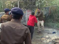 महिला सिपाही के होते हुए छात्रा पर लाठी बरसाते दिखे थाना प्रभारी, सीनेट बैठक के विरोध के दौरान की घटना