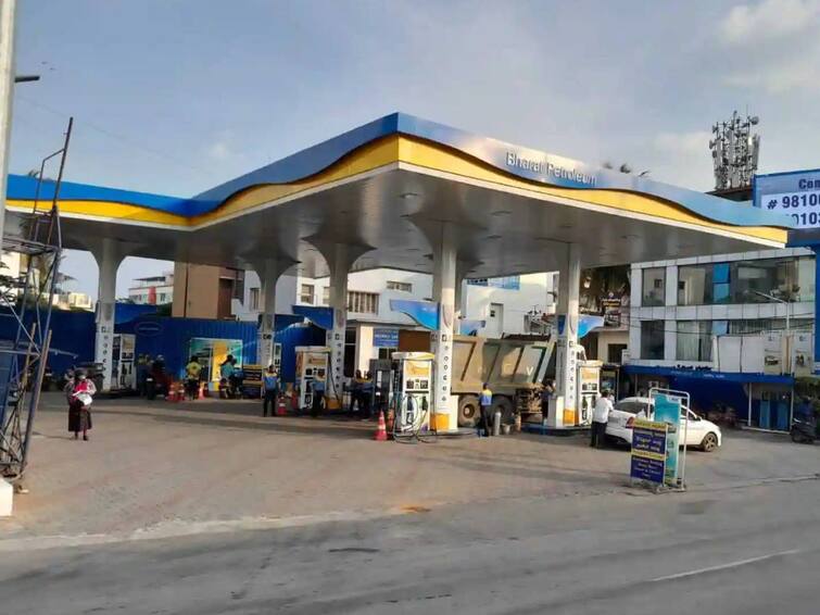 petrol and diesel price chennai on december 24th 2023 know full details Petrol Diesel Price Today: விடுமுறை நாளில் வெளியே போகும் வாகன ஓட்டிகளே.. இன்றைய பெட்ரோல், டீசல் விலை நிலவரம் இதோ..!