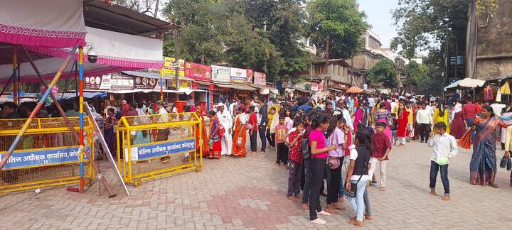 आज (24 डिसेंबर) रविवारी 1 लाख 65 हजार 109 भाविकांनी दर्शन घेतले.