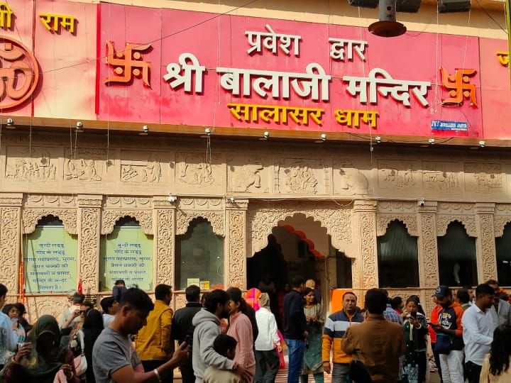 News Year 2024 Jaipur News people millions gather at Salasar Balaji and Khatuji Shyam on New Year 2024 Rajasthan ann  News Year 2024: नए साल पर सालासर बालाजी और खाटूजी श्याम में जुटती है लाखों श्रद्धालुओं की भीड़, जानें क्या कहते हैं पुजारी? 