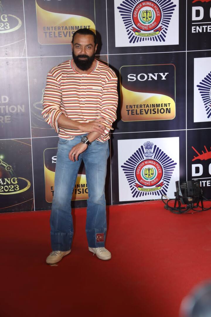 वहीं फिल्म ‘एनिमल’ में अबरार बनकर छाए बॉबी देओल भी इस इवेंट में शामिल हुए. जो कूल लुक में स्पॉट हुए.